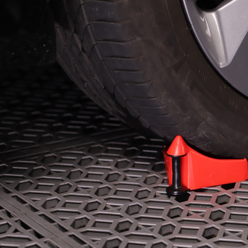 Portable Non-slip Bracket Triangle Car Tire Rubber Parking Block Stop