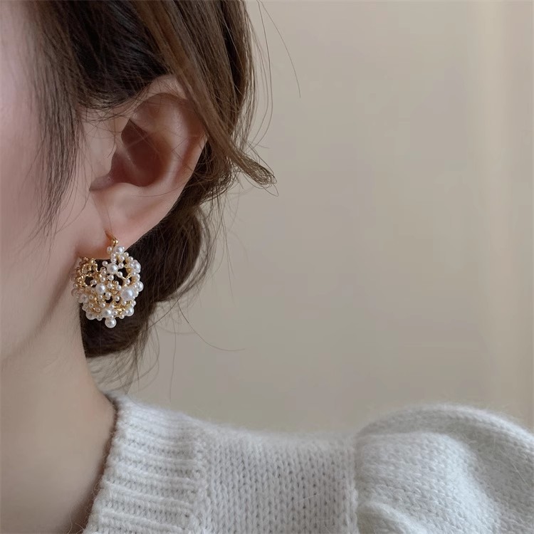 Special-interest Design Three-dimensional Hollow Pearl Earrings For