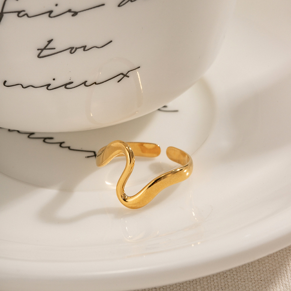 Serpentine Irregular Curve Geometric Ring