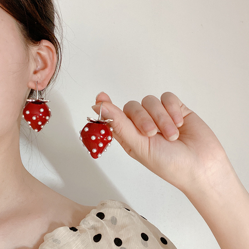New Exaggerated Face Small Tea Series Red Strawberry Pearl Resin