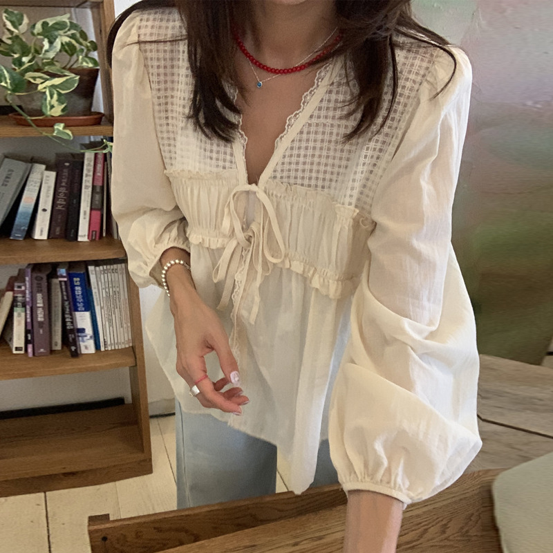 New Retro Elegant V-neck Mesh Wooden Ear Stitching Tied Loose