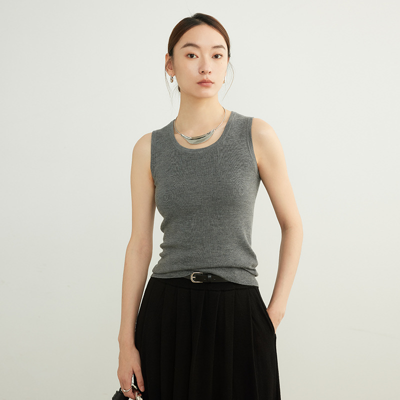 New Seamless Inner Low Collar Sleeveless Knitwear