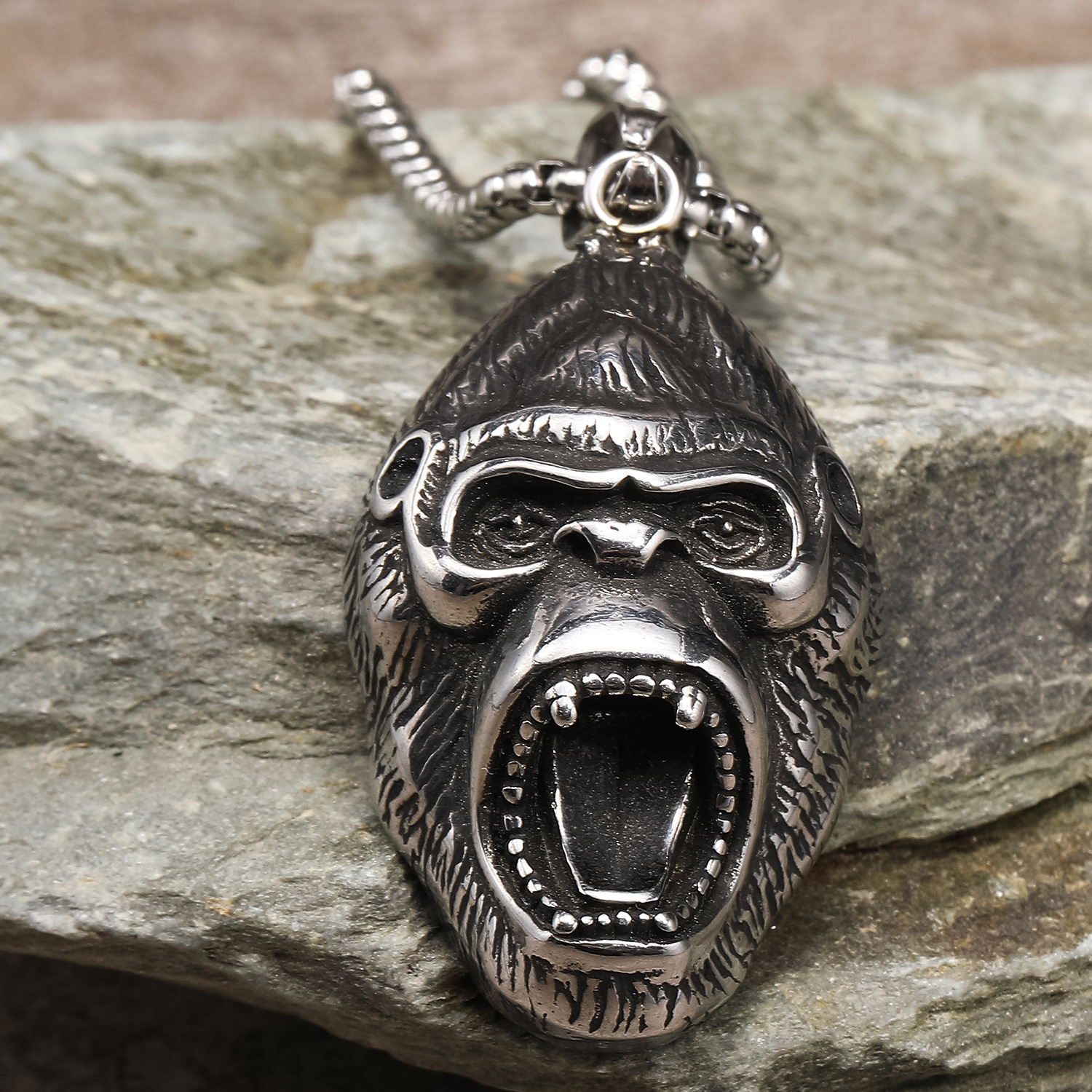 Man Head Retro Worn Pendant Necklace